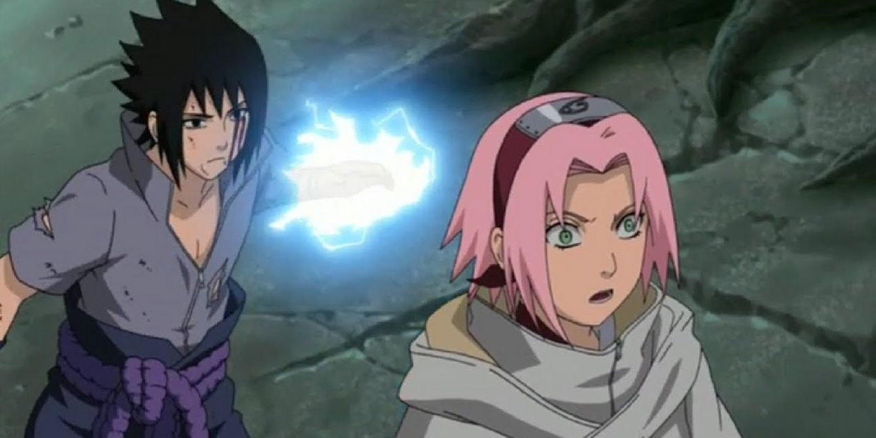 Sasuke tente de tuer Sakura dans Naruto.