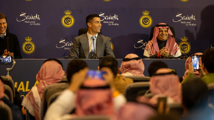 L'Arabie saoudite ne punira pas Cristiano Ronaldo et sa partenaire Georgina Rodriguez pour avoir enfreint une loi majeure de la nation