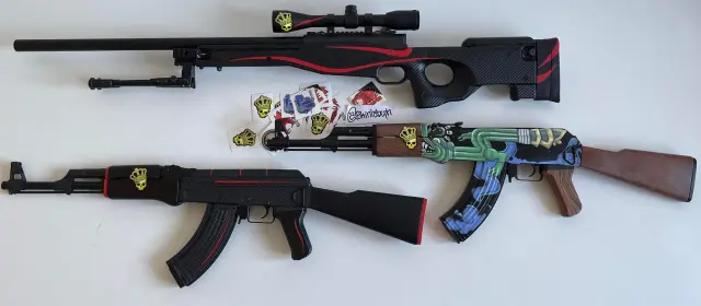 AWP Redline, AK-47 Redline et AK-48 Fire Serpent.