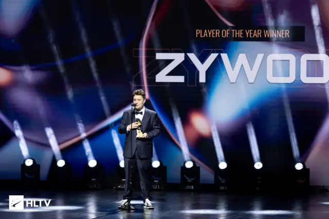 Zywoo lors de son discours de remerciement aux HTLV Awards 2023.